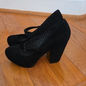 Elegant Women's black Platform Dressy Heels. BIG Buddha.7.5